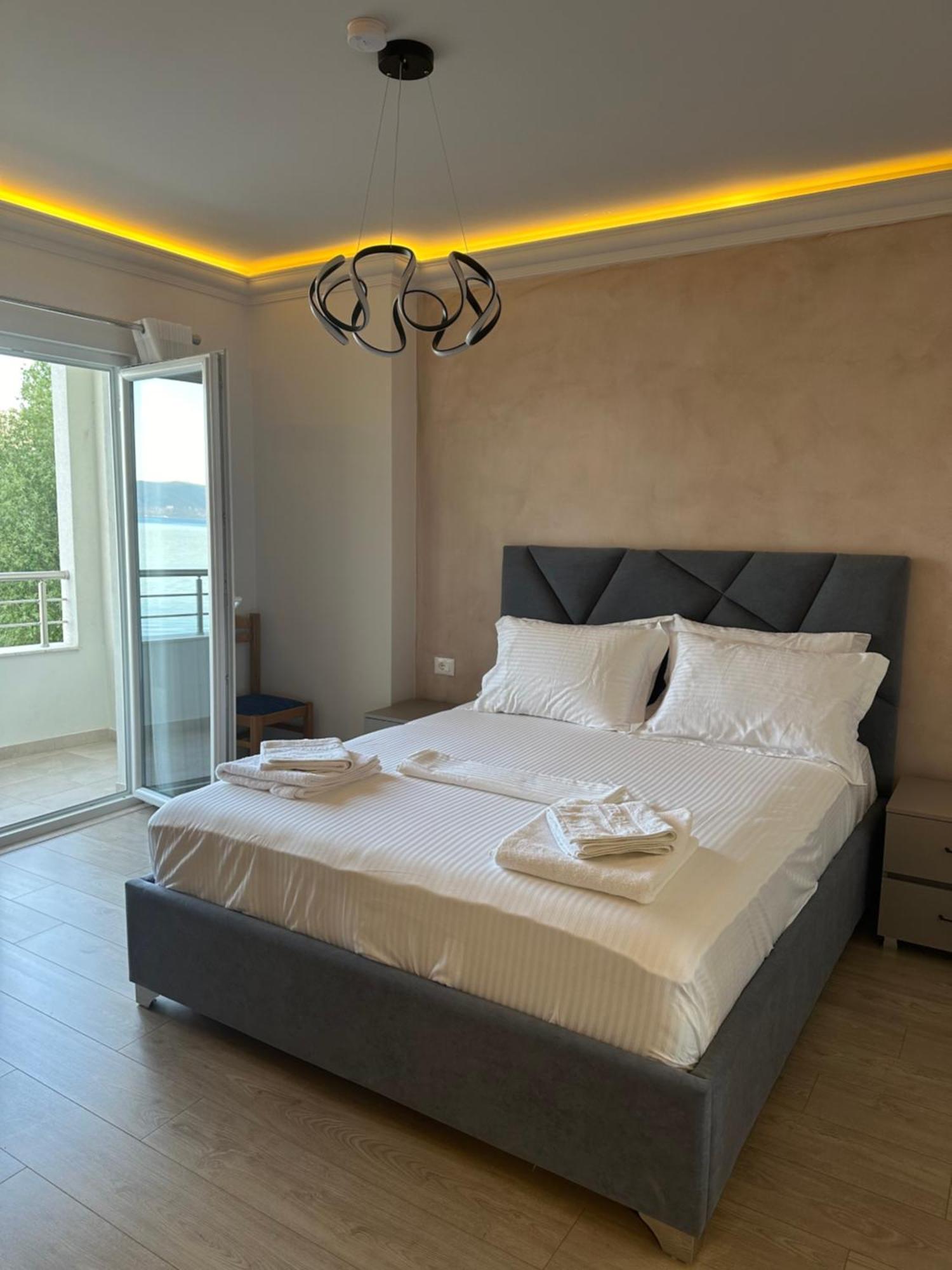 Hotel Demoli Поградец Экстерьер фото