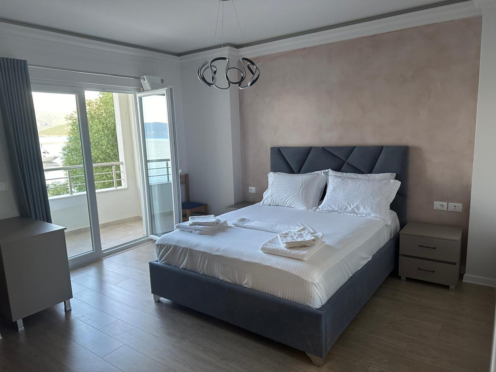 Hotel Demoli Поградец Экстерьер фото