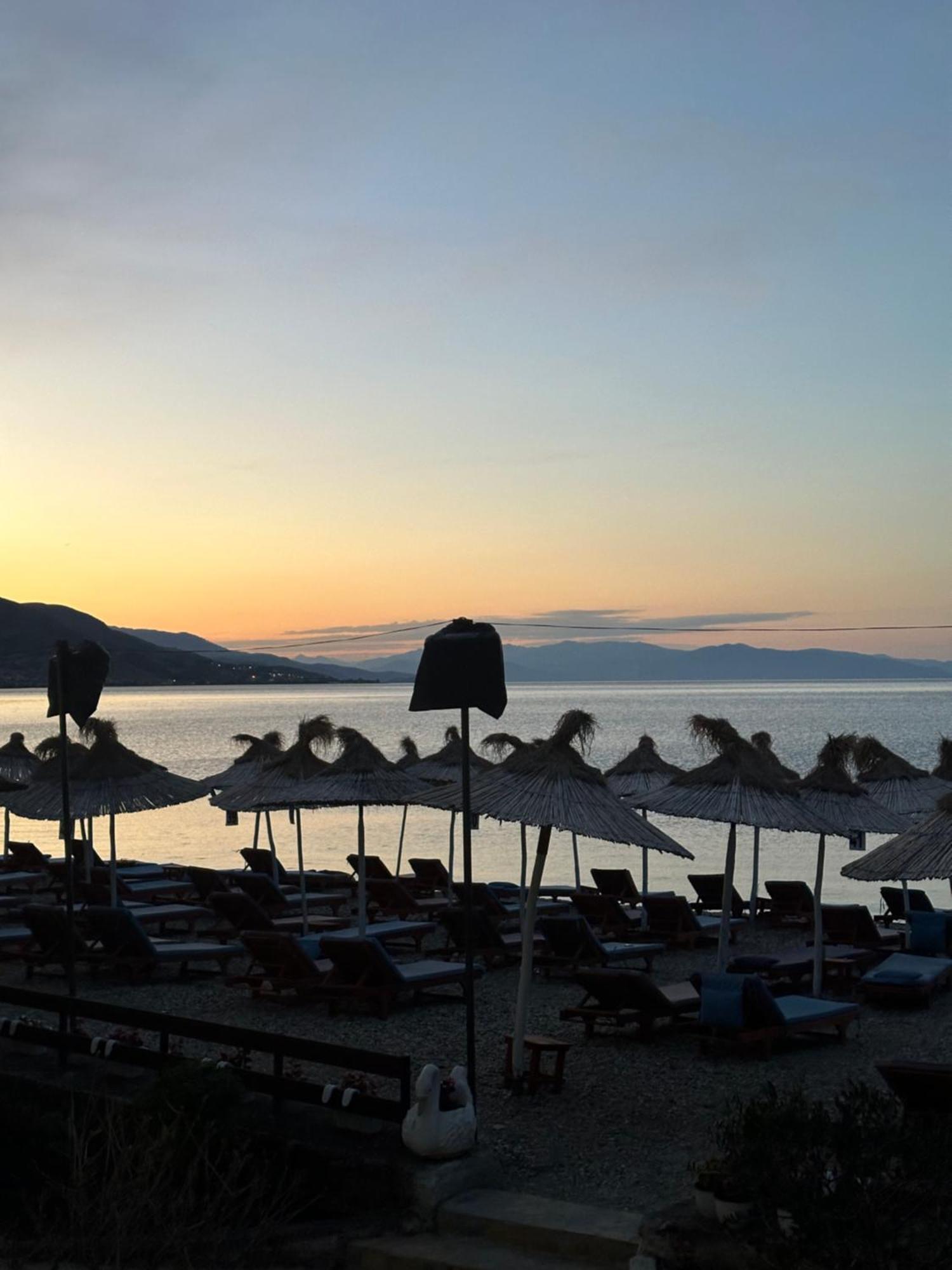 Hotel Demoli Поградец Экстерьер фото